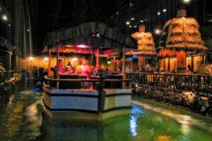 What to Expect at a Tiki Bar