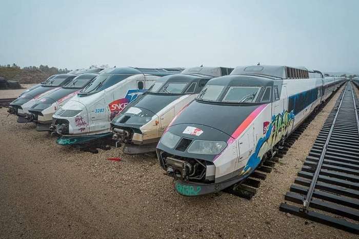 abandoned high speed trains in france v0